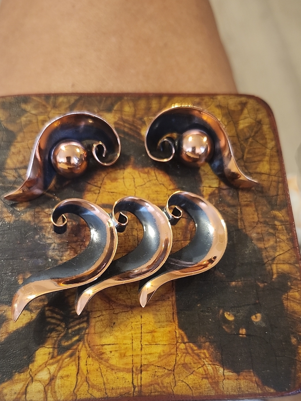 Elegant Rose Gold Swirl Earrings and Brooch Set - Women Jewelry